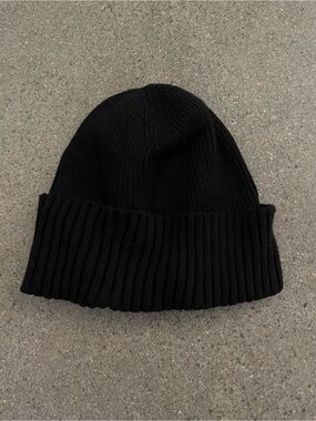 Time and Tru Black Ribbed Cuffed Beanie